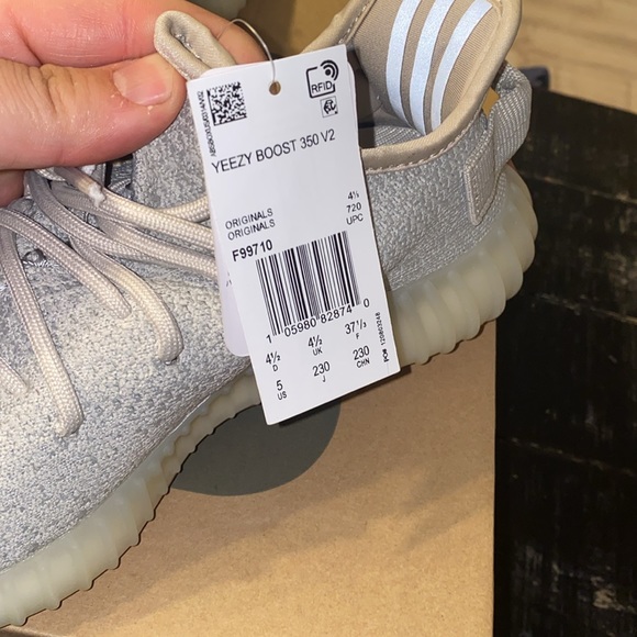 Yeezy Boost 350 V2 'Sesame' Size 5 men’s brand new condition with box, offer up - Picture 9 of 11